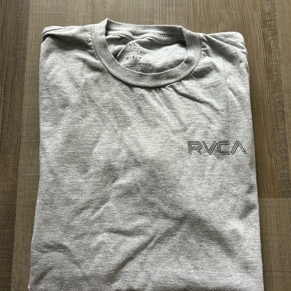 Men’s RVCA shirt